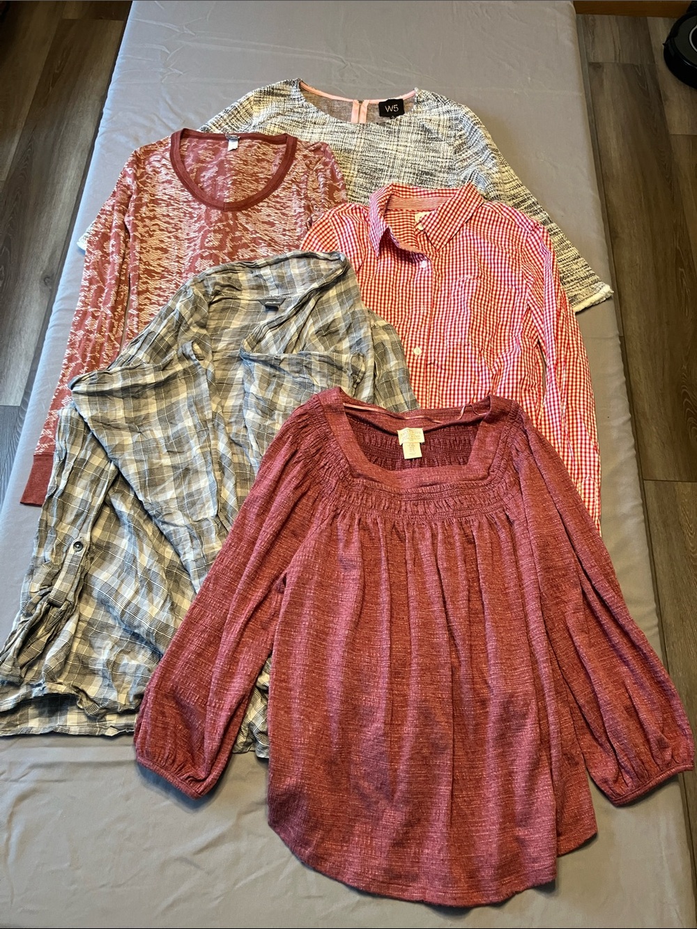 Women’s Shirt Bundle - 5 Shirts - Size M